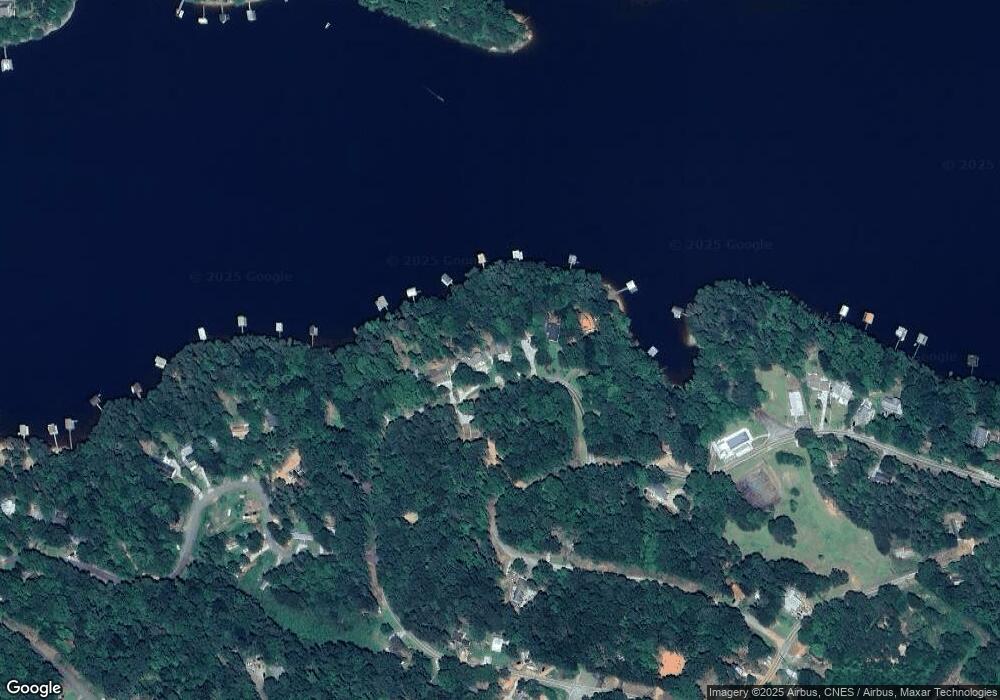 409 Shorewood Cir, Toccoa, GA 30577 - photo 1