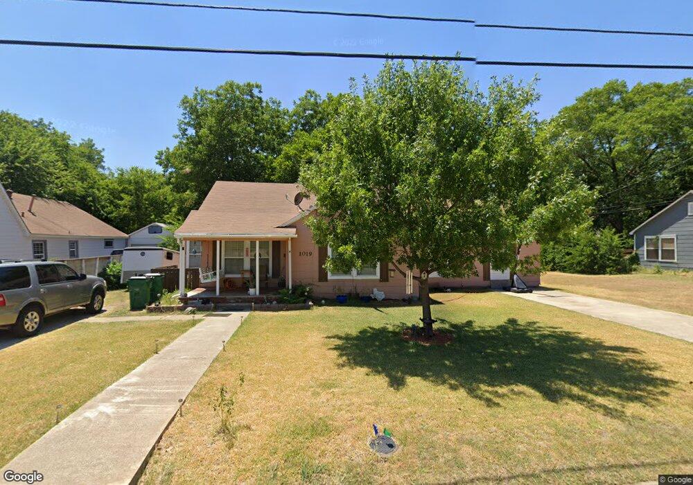1019 Ritchey St, Gainesville, TX 76240 - photo 1