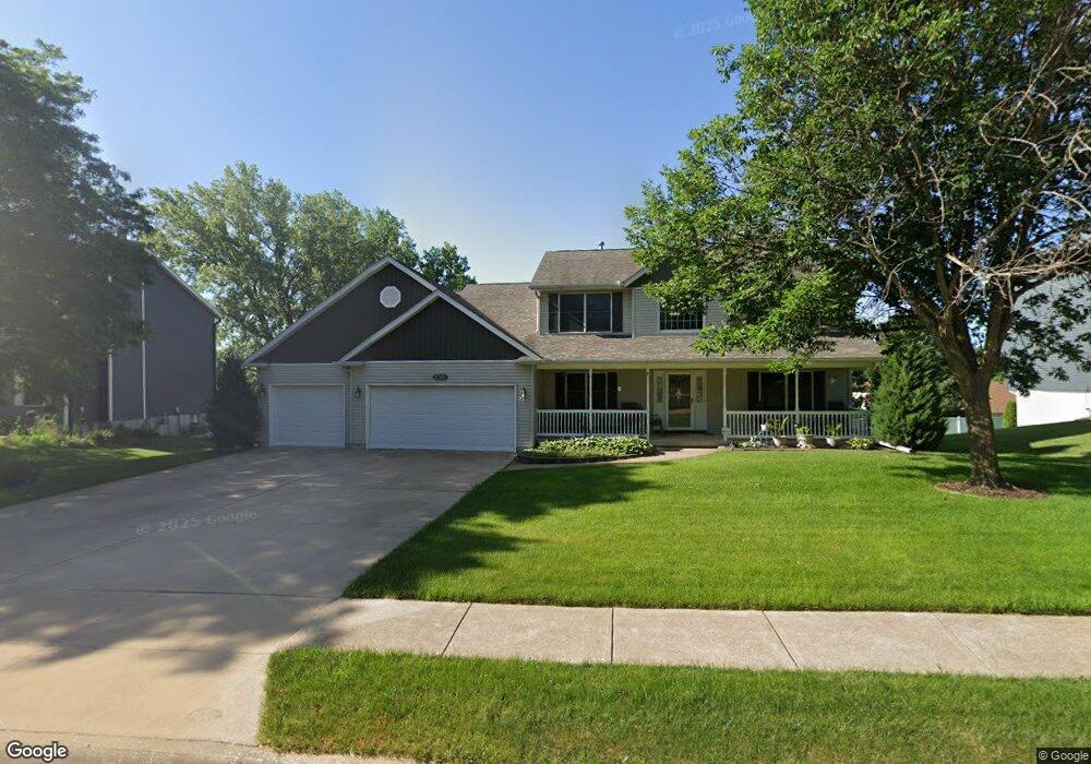 2725 W 46th St, Davenport, IA 52806 - photo 1