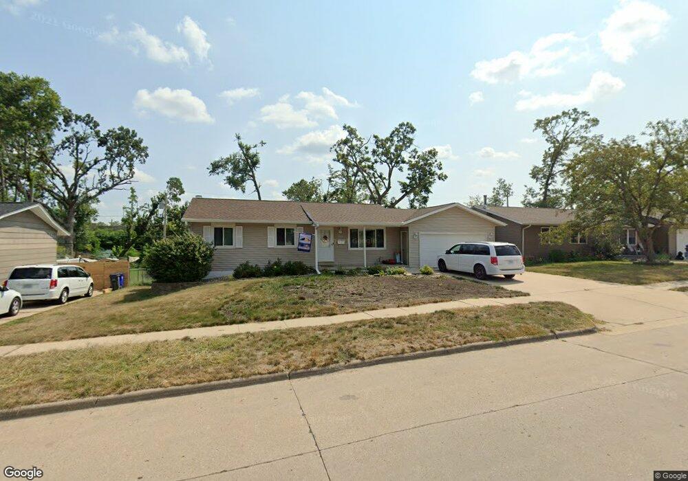 1614 Sierra Dr NE, Cedar Rapids, IA 52402 - photo 1