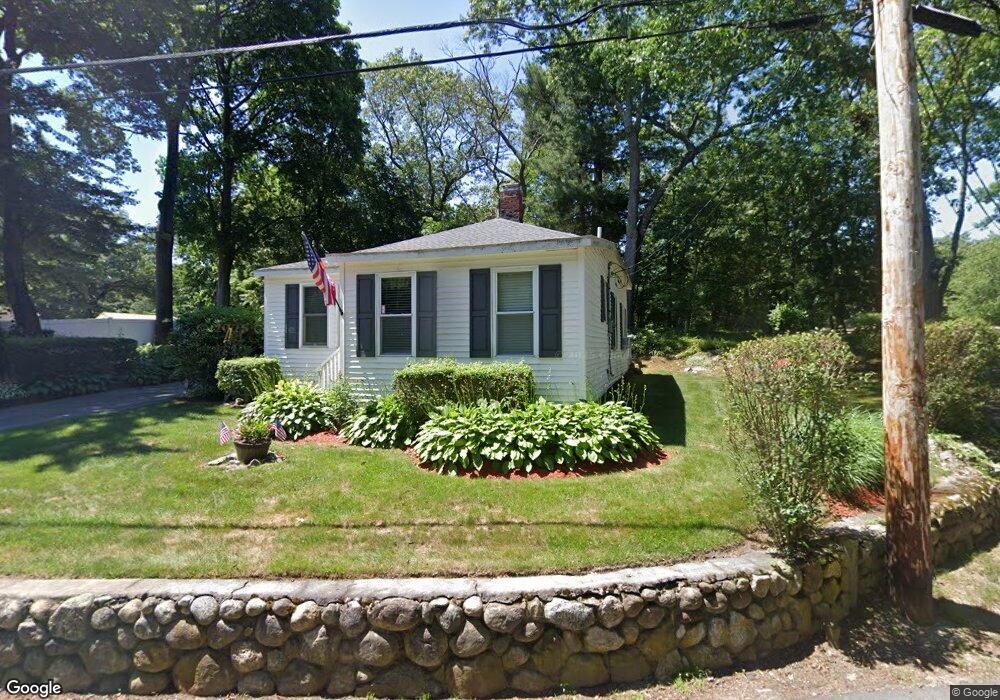 10 Lake Cir, Saugus, MA 01906 - photo 1