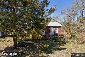 54 Cheney St, Lumber City, GA 31549