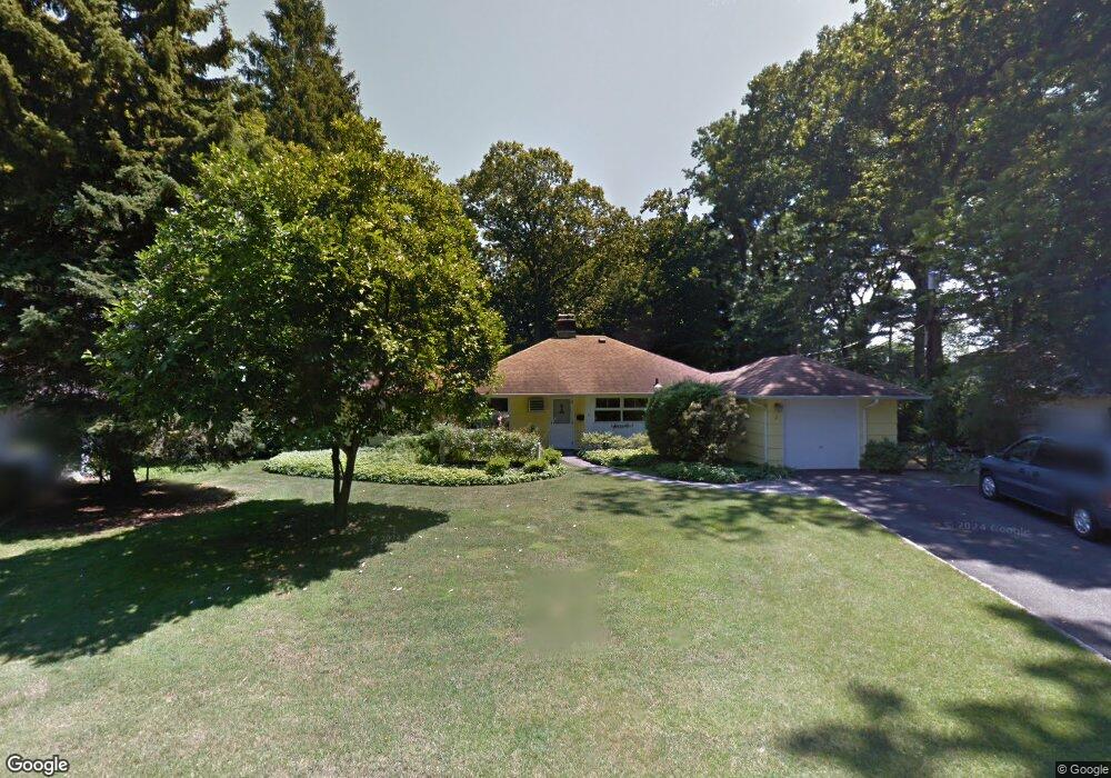 2 Appletree Ln, Glen Cove, NY 11542 - photo 1