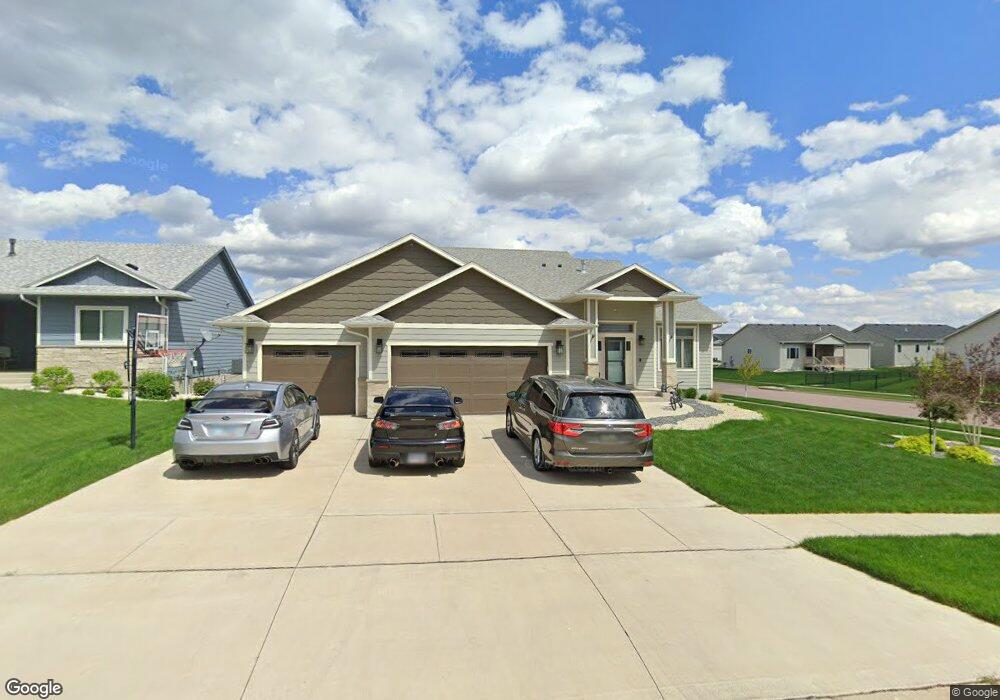 5320 S Chinook Ave, Sioux Falls, SD 57108 - photo 1
