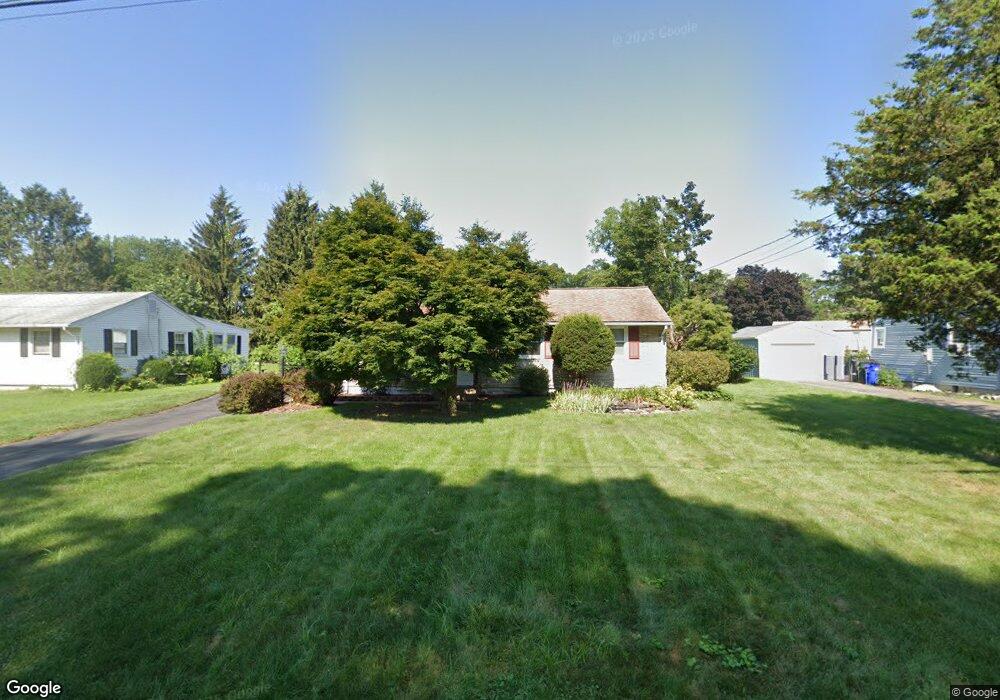 112 Belaire Cir, Windsor Locks, CT 06096 - photo 1