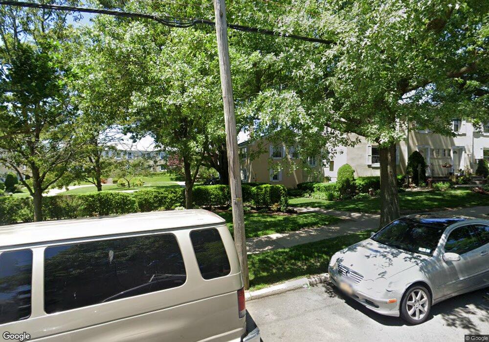 7122 Little Neck Pkwy, Glen Oaks, NY 11004 - photo 1