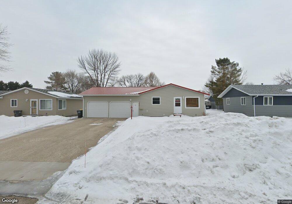 1621 15th St SW, Jamestown, ND 58401 - photo 1