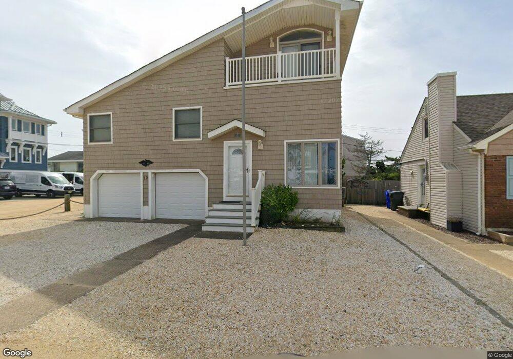 10 Cuttyhunk Rd unit WEEKLY SUMMER RENTAL, Mantoloking, NJ 08738 - photo 1