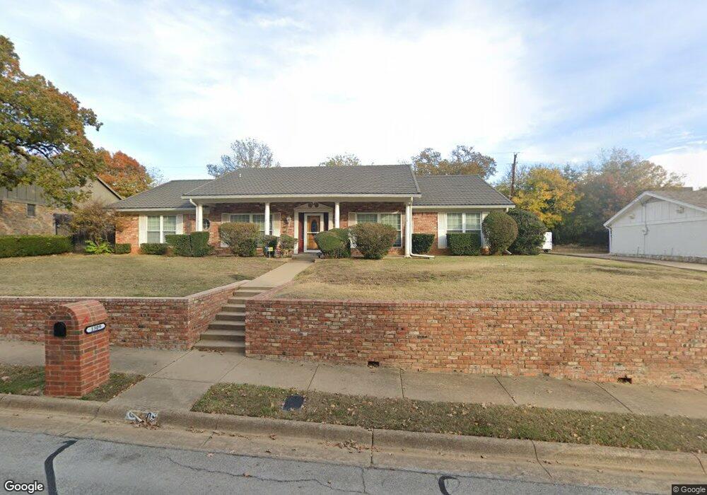 1309 Woodvine Dr, Euless, TX 76040 - photo 1