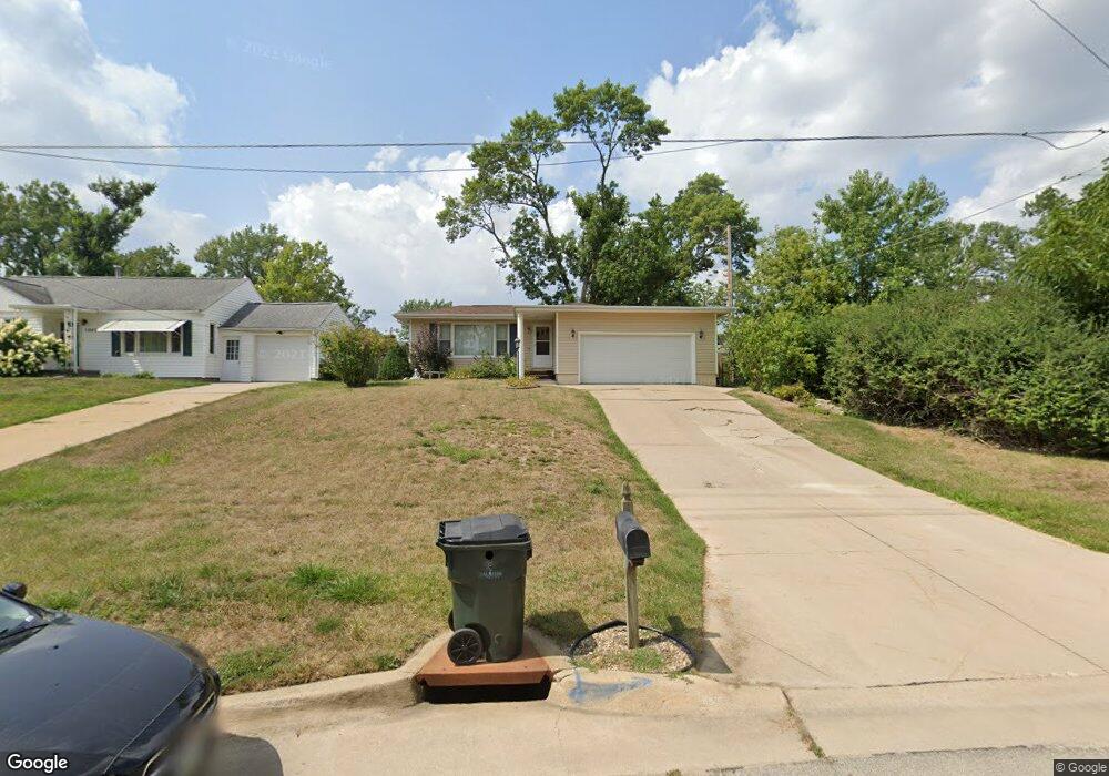 1043 21st St SE, Cedar Rapids, IA 52403 - photo 1