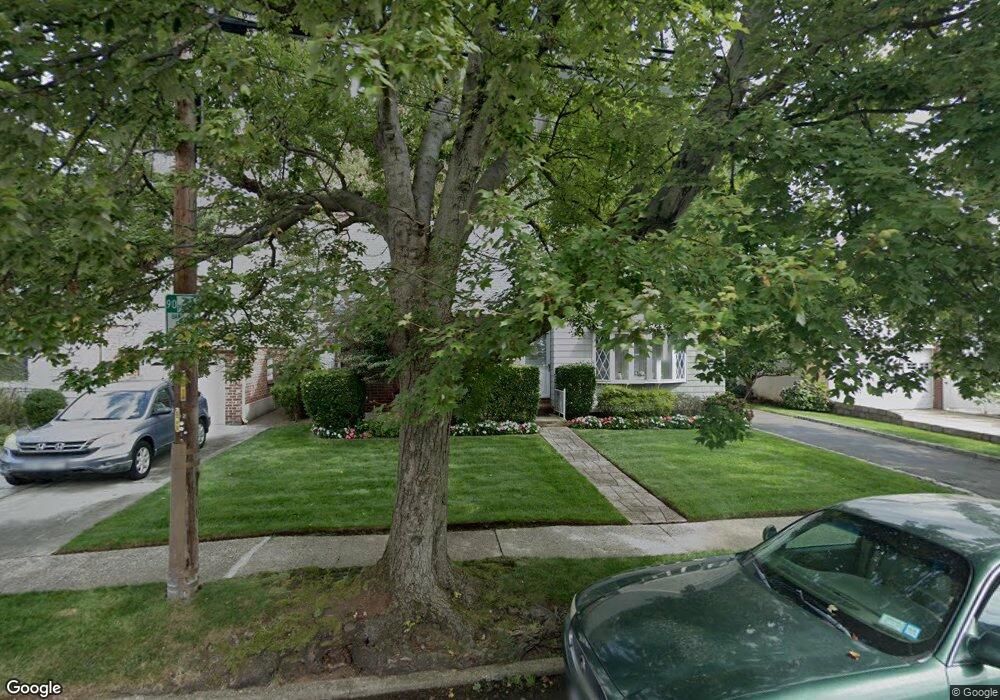 174 Wardwell Rd, Mineola, NY 11501 - photo 1