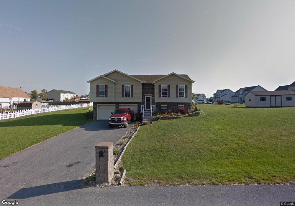 1879 Falcon Ln, Chambersburg, PA 17202 - photo 1