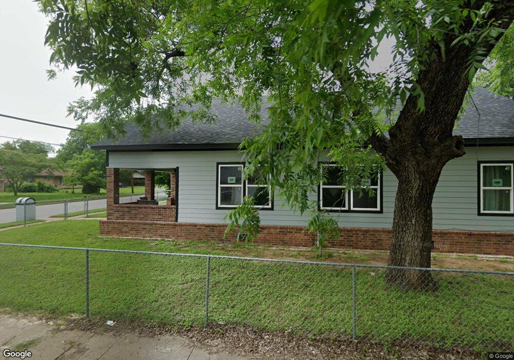 704 N Anglin St, Cleburne, TX 76031 - photo 1