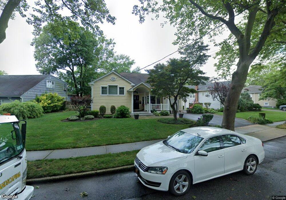 1085 Melissa Ln, North Bellmore, NY 11710 - photo 1