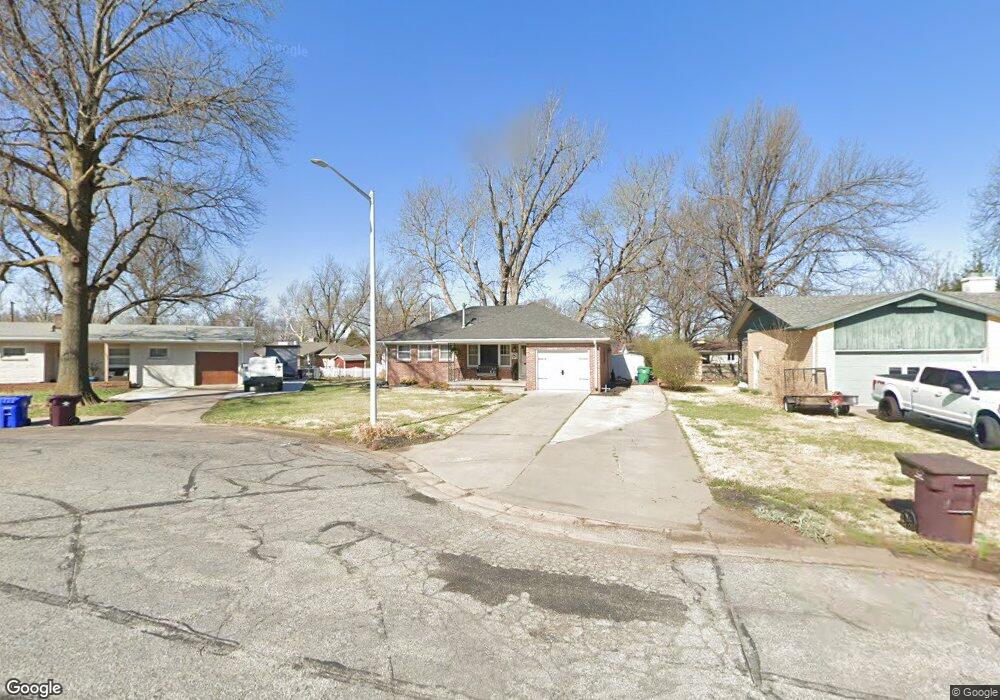 104 Laurel Ct, McPherson, KS 67460 - photo 1