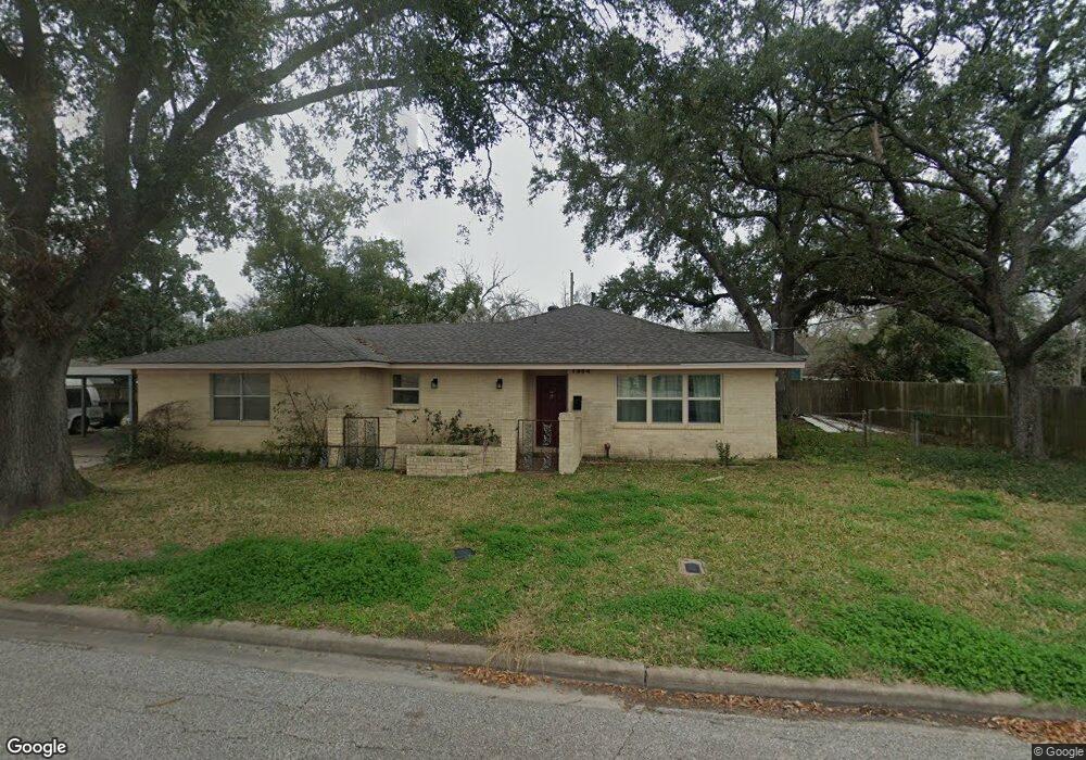 1304 W Dumble St, Alvin, TX 77511 - photo 1