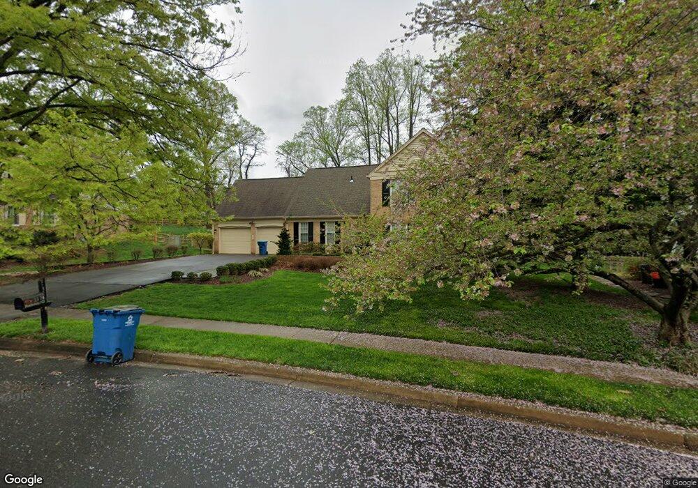 1174 Foxhound Ct, McLean, VA 22102 - photo 1