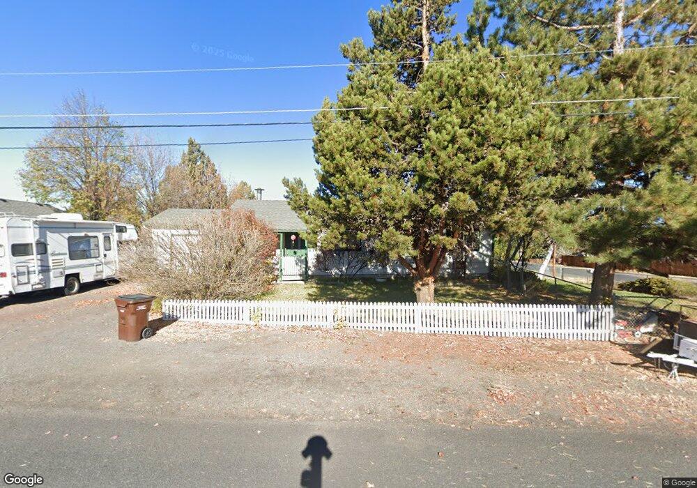 2105 SW Reindeer Ave, Redmond, OR 97756 - photo 1