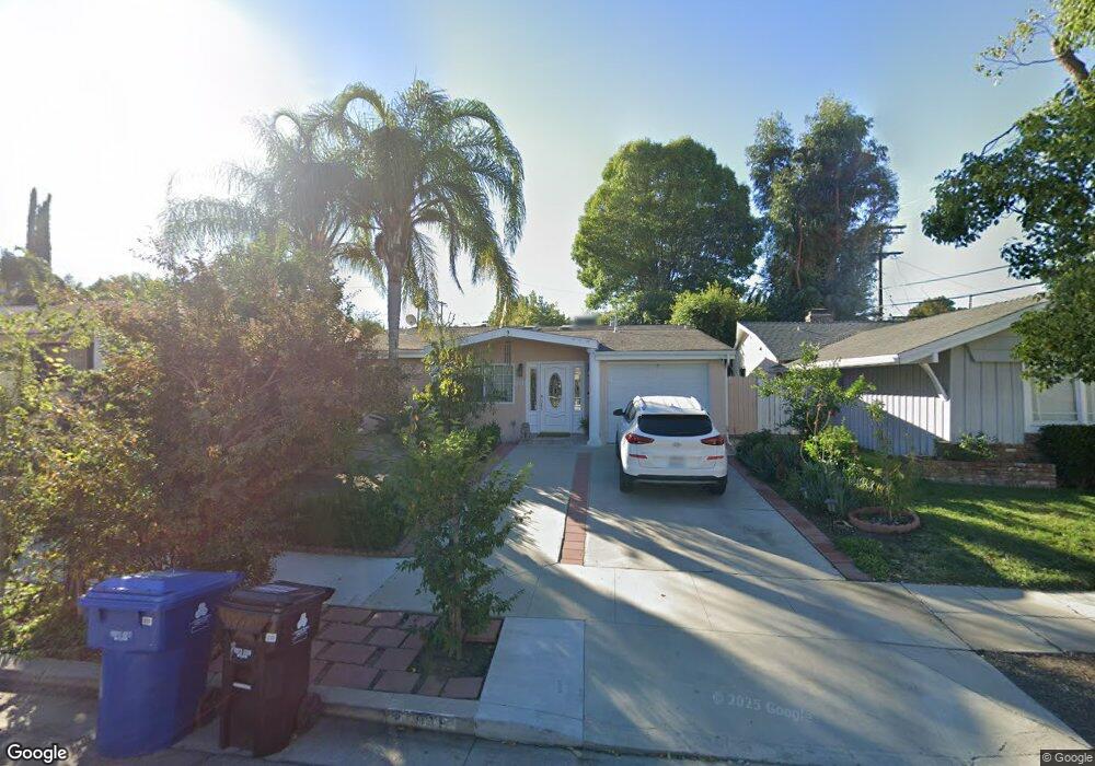 21918 Buena Ventura St, Woodland Hills, CA 91364 - photo 1