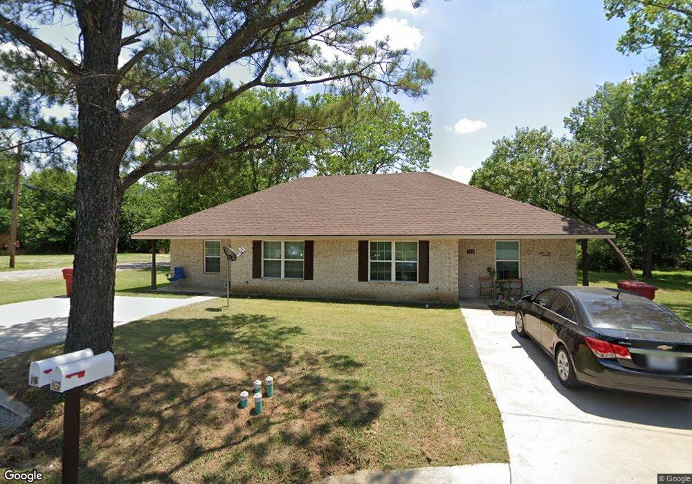 708-712 E Seven Oaks Rd unit 2, Bonham, TX 75418 - photo 1