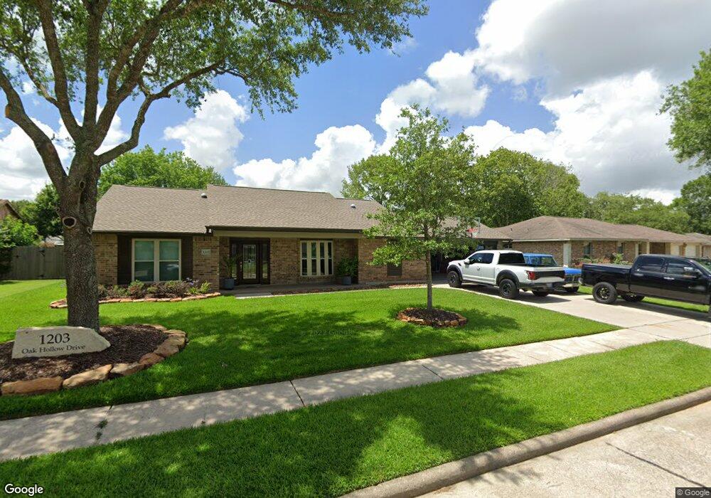 1203 Oak Hollow Dr, Friendswood, TX 77546 - photo 1