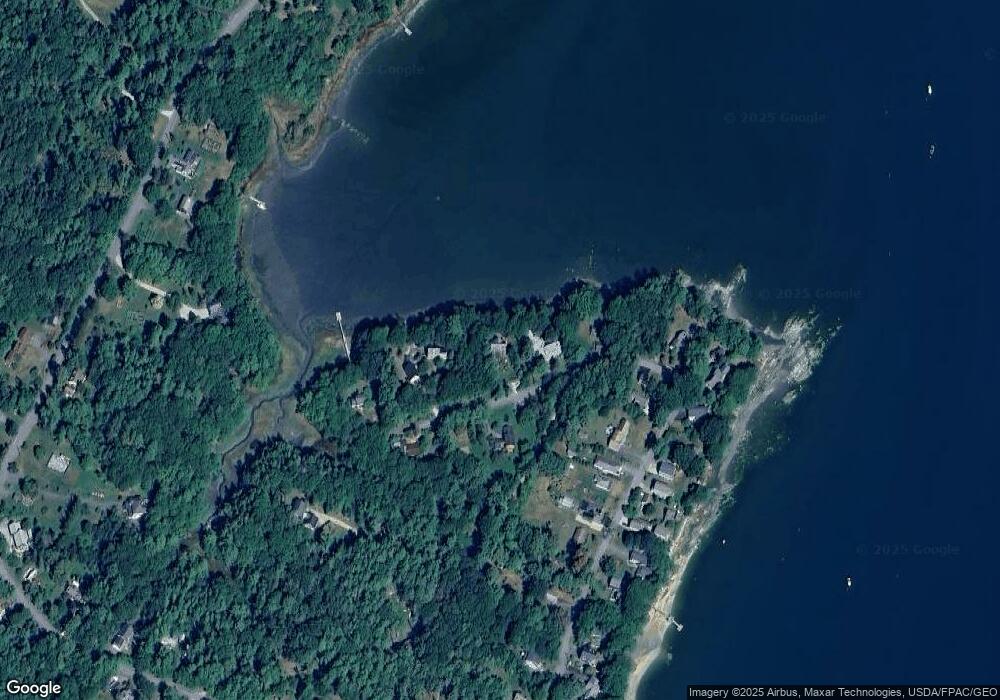 142 Maquoit Dr, Freeport, ME 04032 - photo 1