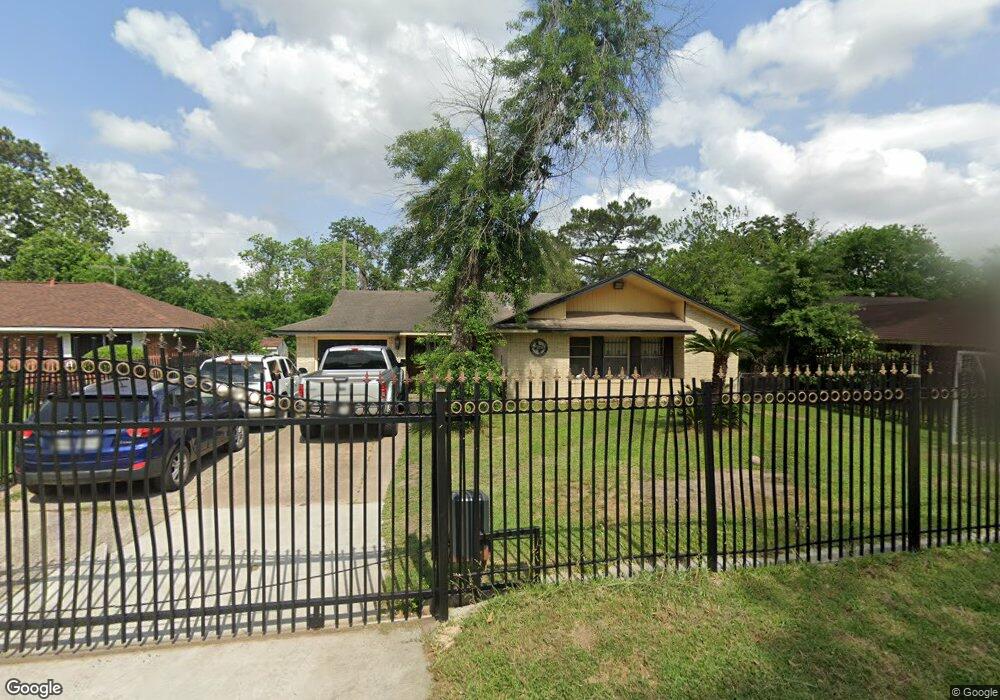 10214 Royal Oaks Dr, Houston, TX 77016 - photo 1