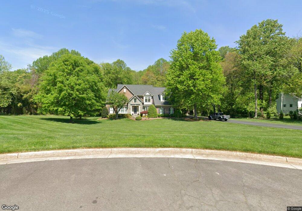 11000 E Oaks Ct, Oakton, VA 22124 - photo 1