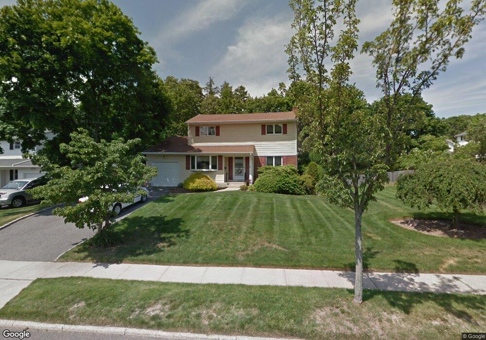 25 Somerset Dr, ComMacK, NY 11725 - photo 1