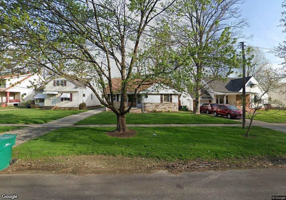 18461 Mccracken Rd, Maple Heights, OH 44137 - photo 1