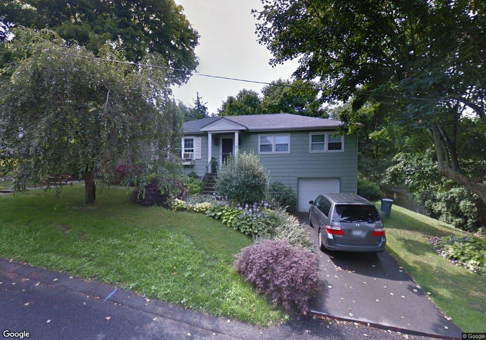 11 Concord Dr, Middletown, RI 02842 - photo 1