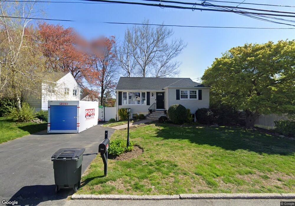 262 Croydon Rd, Yonkers, NY 10710 - photo 1