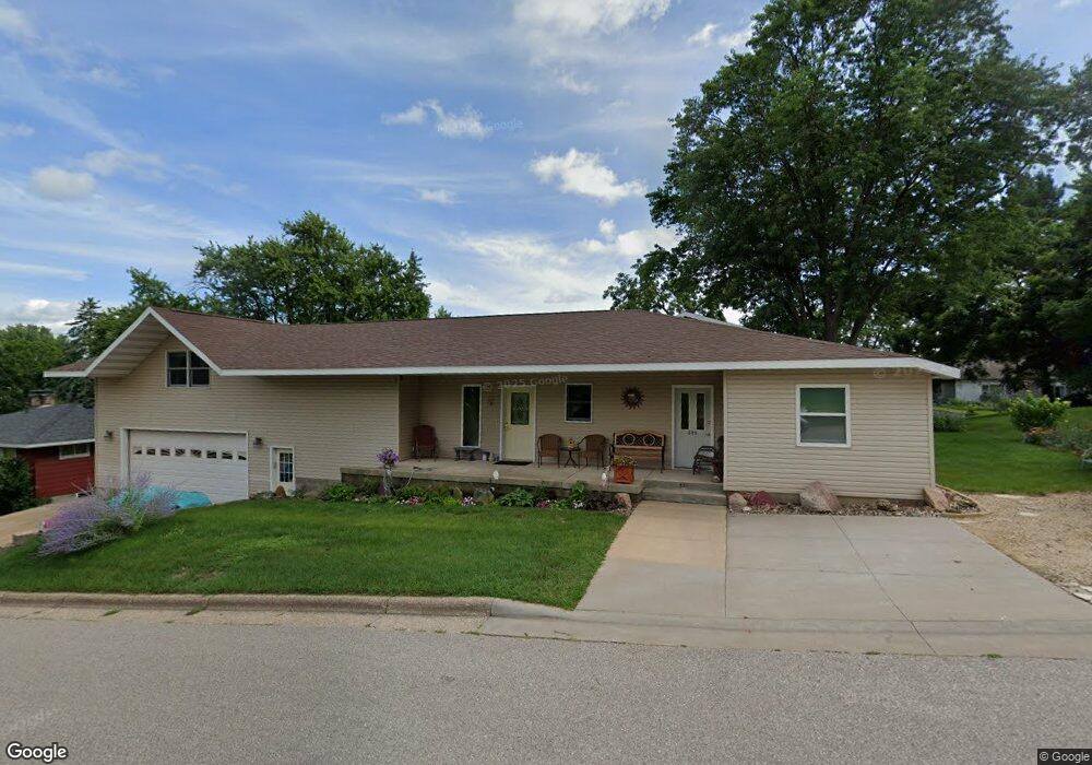 533 N 3rd St, La Crescent, MN 55947 - photo 1