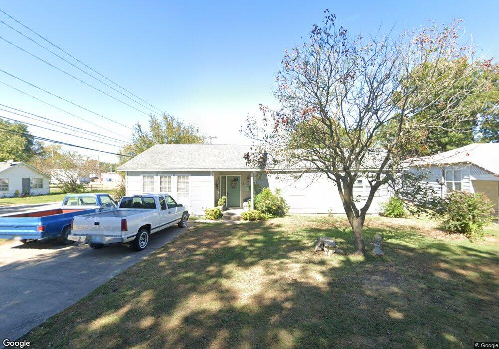 201 NE 4th St, Pryor, OK 74361 - photo 1