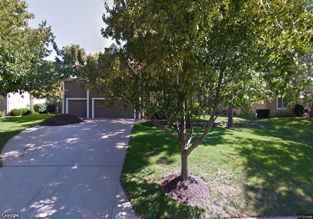 8005 Darnell Ln, Lenexa, KS 66215 - photo 1