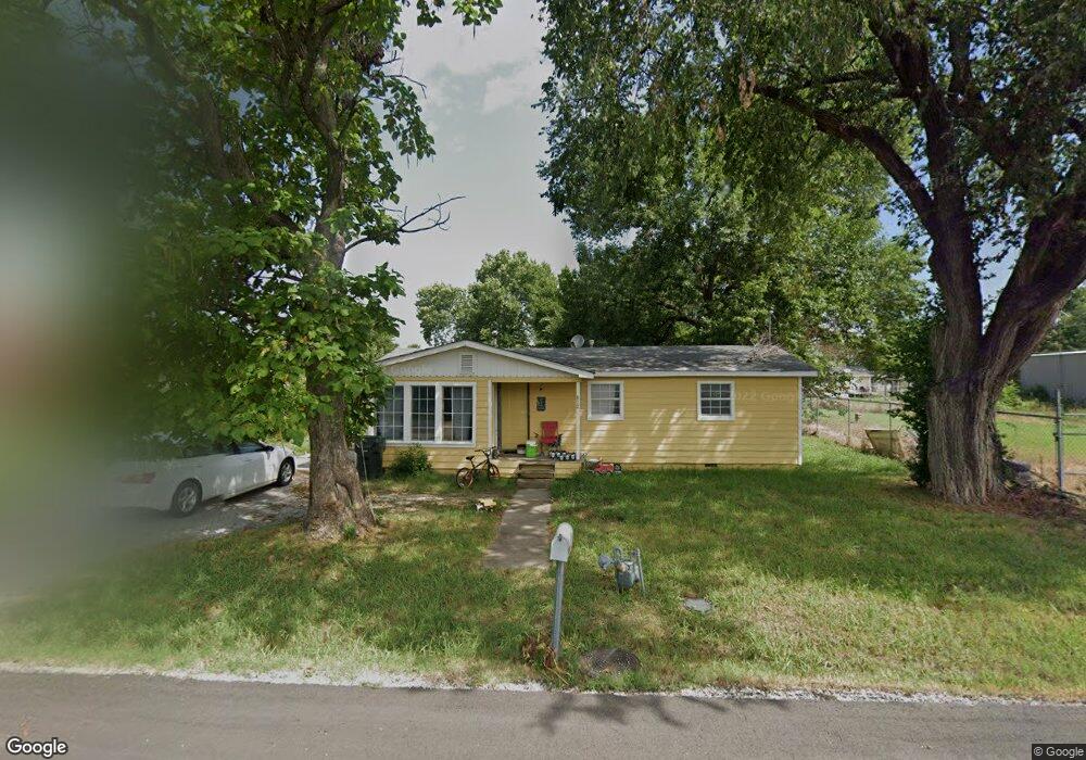 812 W 8th St, Claremore, OK 74017 - photo 1