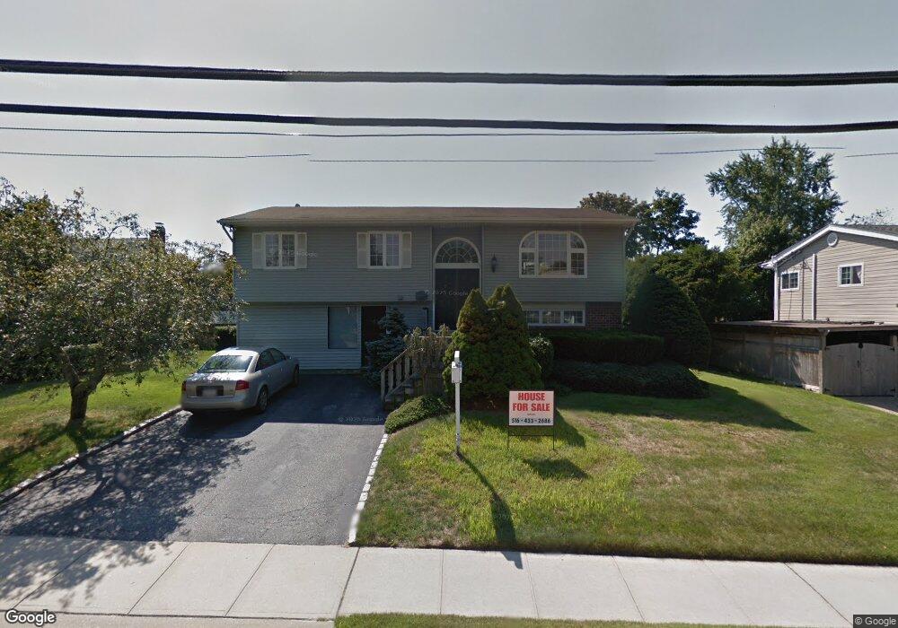 112 Haypath Rd, Bethpage, NY 11714 - photo 1