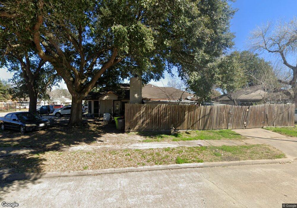 1913 Pine Dr, Rosenberg, TX 77471 - photo 1