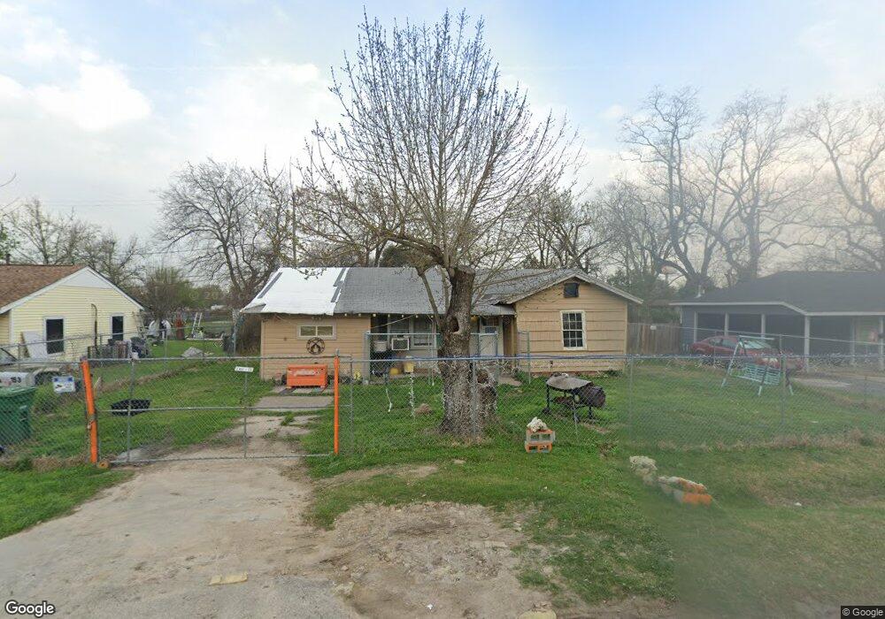 153 E Witcher Ln, Houston, TX 77076 - photo 1