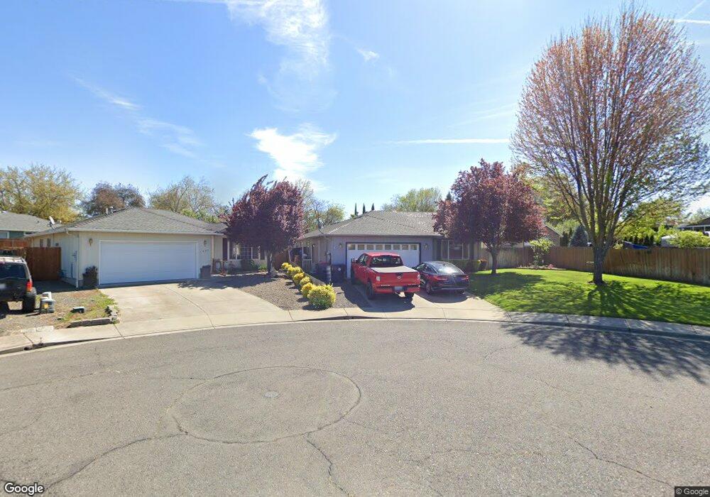 1032 Iris Cir, Central Point, OR 97502 - photo 1