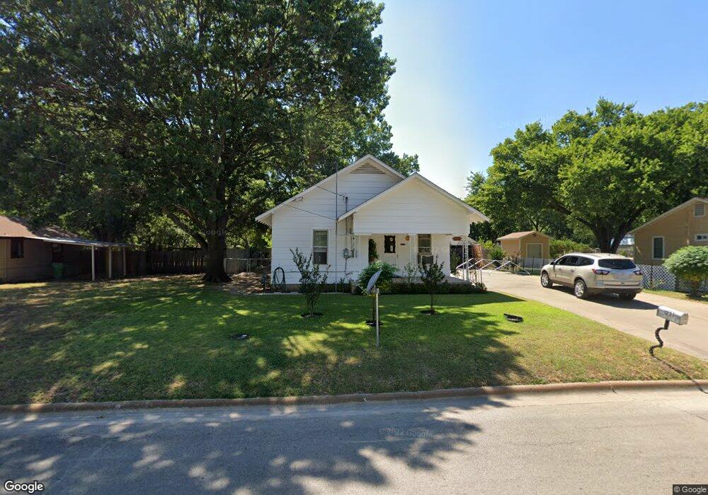 1231 S Clements St, Gainesville, TX 76240 - photo 1