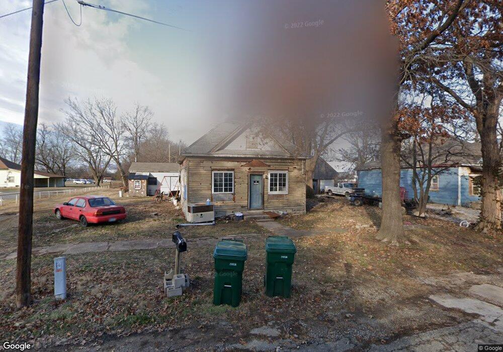 2611 Felix Ave, Parsons, KS 67357 - photo 1