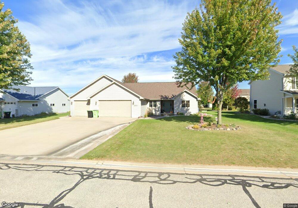 W5574 Bailey Dr, Appleton, WI 54915 - photo 1