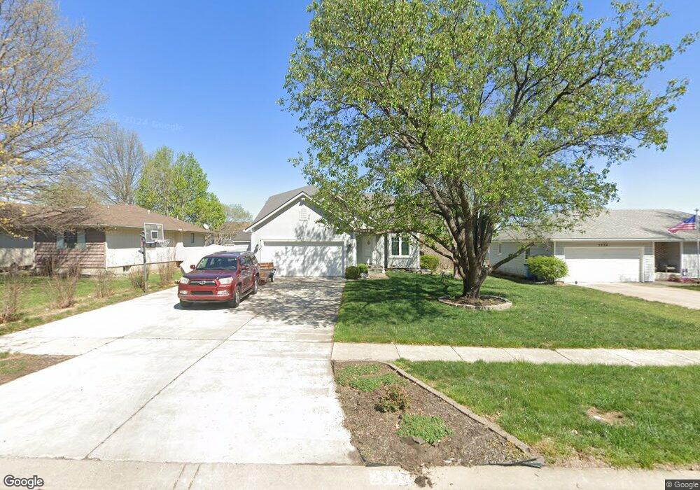 2824 SW Dukeries Rd, Topeka, KS 66614 - photo 1