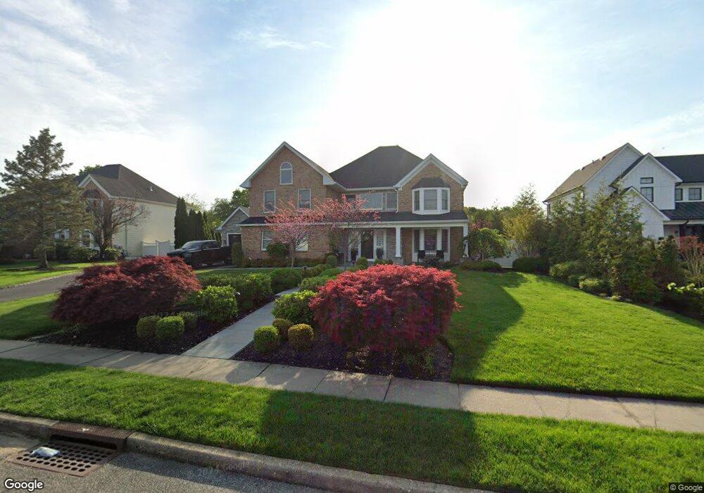 142 Hayrick Ln, ComMacK, NY 11725 - photo 1