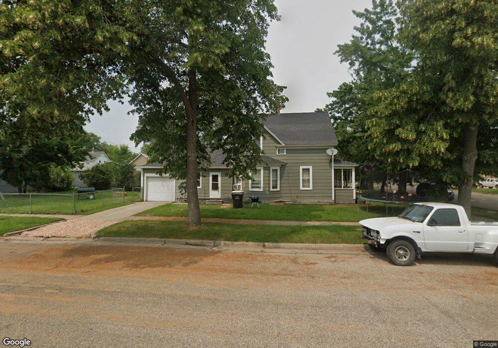 424 3rd Ave SW, Jamestown, ND 58401 - photo 1