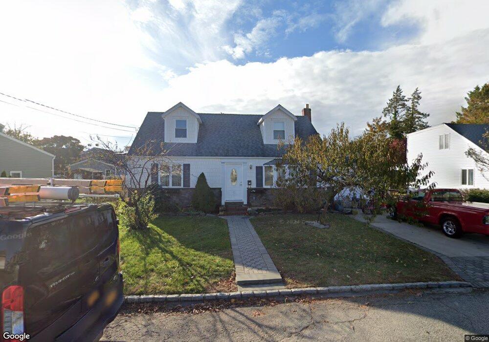 521 S 7th St, Lindenhurst, NY 11757 - photo 1