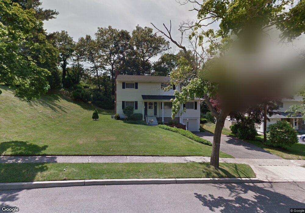 6 Shelton Ct, ComMacK, NY 11725 - photo 1