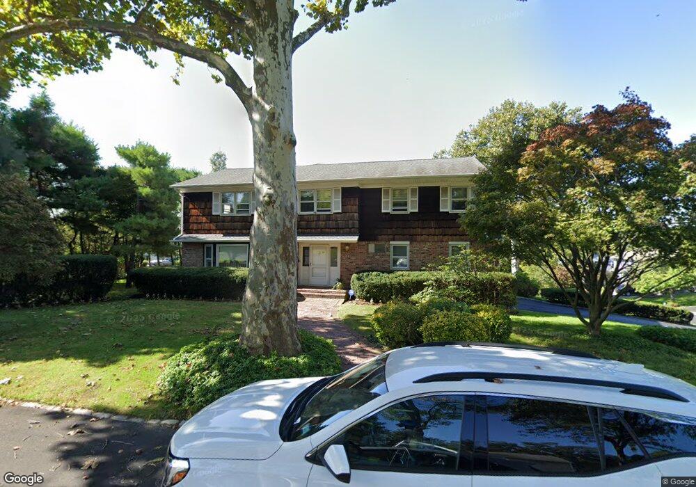 94 Shore Rd, Manhasset, NY 11030 - photo 1