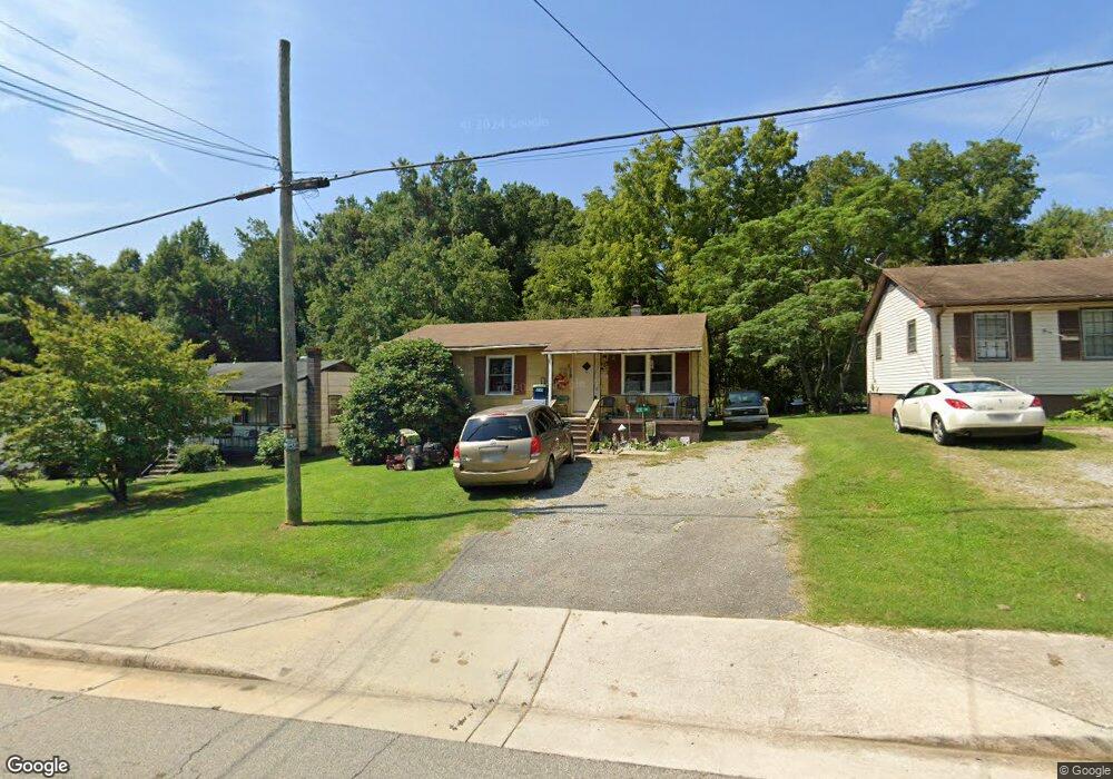 1109 Mecklenburg Ave, Victoria, VA 23974 - photo 1